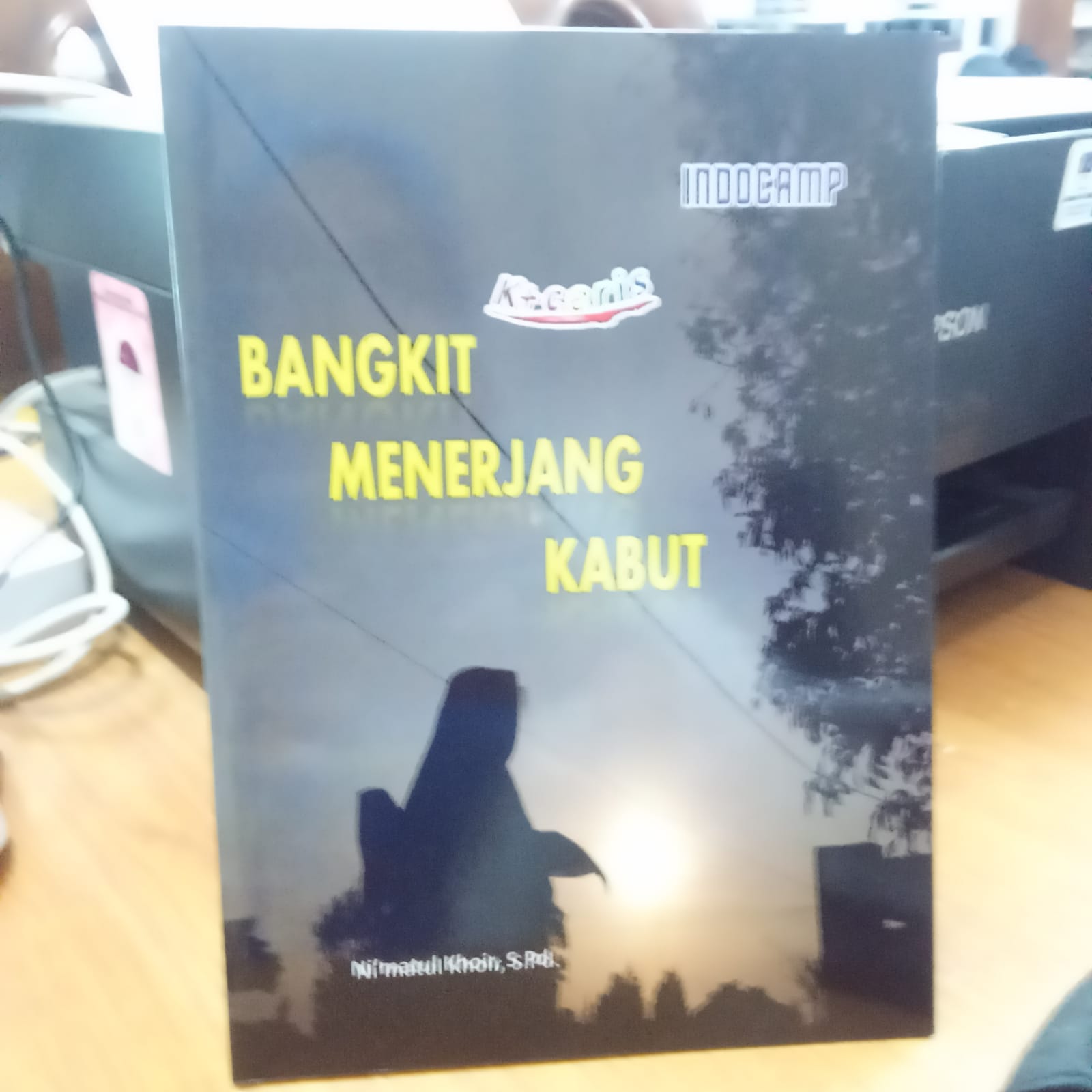 BANGKIT MENERJANG KABUT